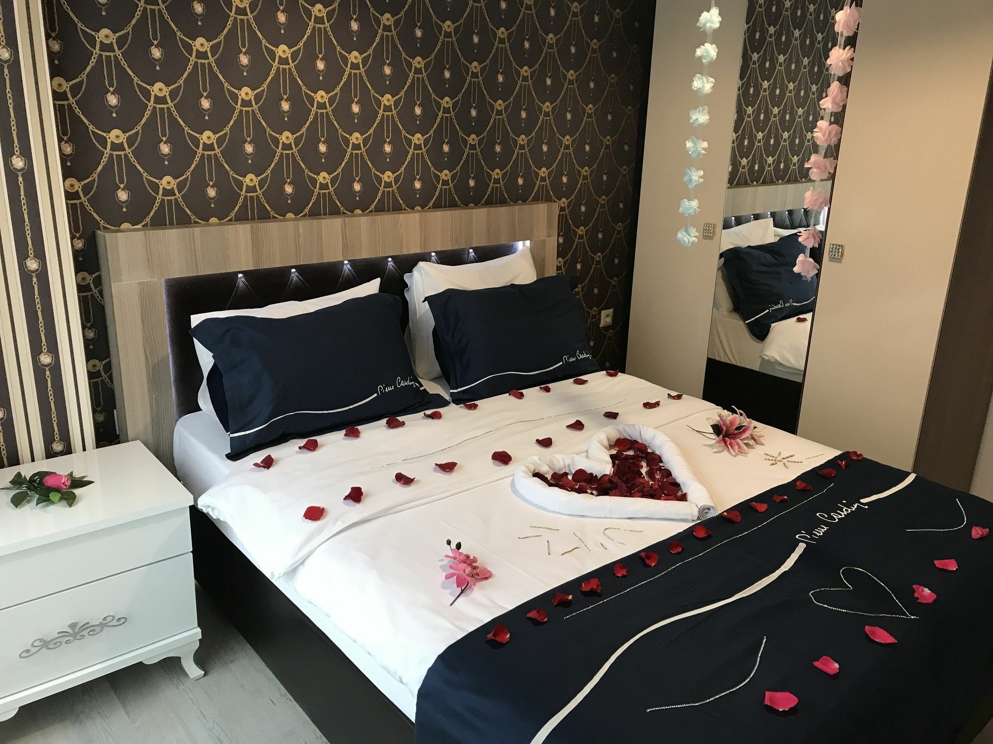 Central Vip Apartments Trabzon Bagian luar foto